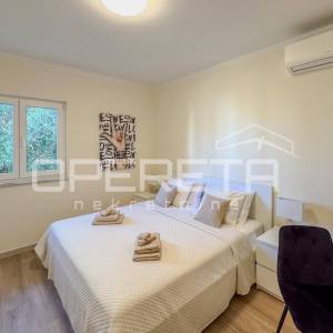 Luksuzna vila s bazenom i panoramskim pogledom na more