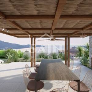 Luksuzna vila s bazenom u Rogoznici 180 m od mora