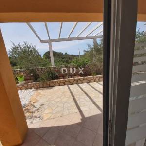 MALI LOŠINJ (okolica) - Apartman u prizemlju na mirnoj lokaciji