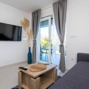 Malinska, dva apartmana blizu mora s okućnicom!