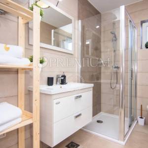 Malinska, dva apartmana blizu mora s okućnicom!