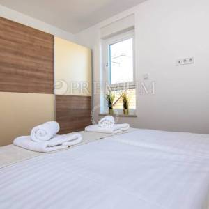 Malinska, dva apartmana blizu mora s okućnicom!