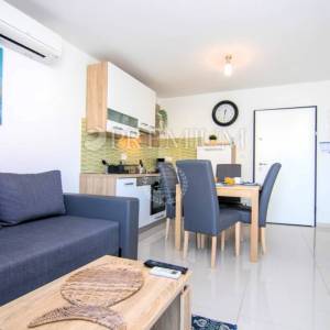 Malinska, dva apartmana blizu mora s okućnicom!