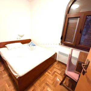 Malinska,kuća  410m2 s više apartmana,vlasitim parkingom i bazenom
