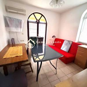 Malinska,kuća  410m2 s više apartmana,vlasitim parkingom i bazenom