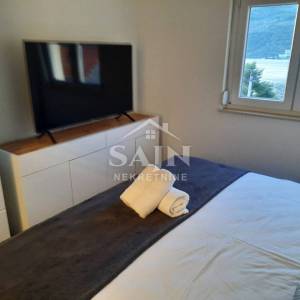 Marina/Prvi red do mora stan 76 m²