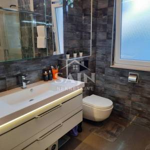 Marina/Prvi red do mora stan 76 m²