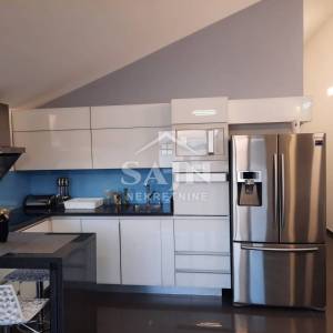 Marina/Prvi red do mora stan 76 m²