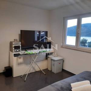 Marina/Prvi red do mora stan 76 m²