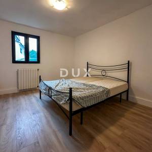 MATULJI - 4S+DB s velikom okućnicom i garažom