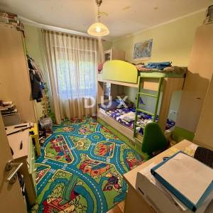 MATULJI, BREGI - Uređen stan u zgradi novije gradnje sa zajedničkim bazenom