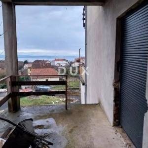 MATULJI - Etaža u prizemlju obiteljske kuće s panoramskim pogledom na more – 130 m²