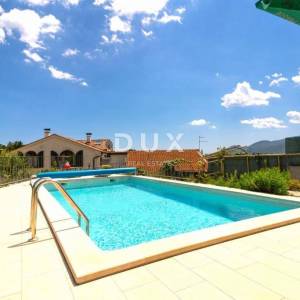 MATULJI (okolica) - unikatna villa s bazenom i ogromnom okućnicom
