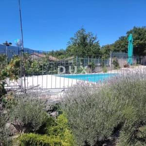 MATULJI (okolica) - unikatna villa s bazenom i ogromnom okućnicom