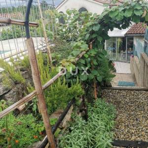 MATULJI (okolica) - unikatna villa s bazenom i ogromnom okućnicom