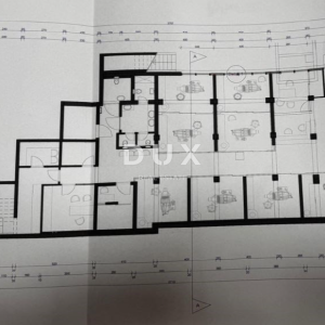 MATULJI, ŠAPJANE - samostojeća kuća ( poslovna zgrada 780 m2 ) + 3.484 m2 okućnice! PRILIKA!