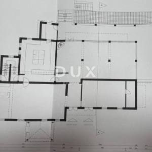 MATULJI, ŠAPJANE - samostojeća kuća ( poslovna zgrada 780 m2 ) + 3.484 m2 okućnice! PRILIKA!