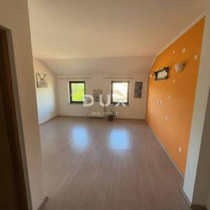 MATULJI, ŠAPJANE - samostojeća kuća ( poslovna zgrada 780 m2 ) + 3.484 m2 okućnice! PRILIKA!