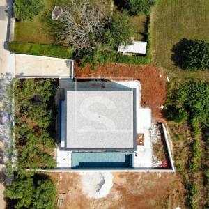 Moderna vila s bazenom na mirnoj lokaciji s 3 spavaće sobe