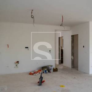 Moderna vila s bazenom na mirnoj lokaciji s 3 spavaće sobe