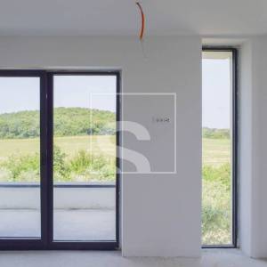 Moderna vila s bazenom na mirnoj lokaciji s 3 spavaće sobe