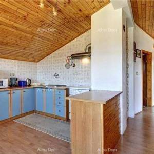 Na prodaju: Apartmanska kuća s bazenom i pogledom na more – Banjole!