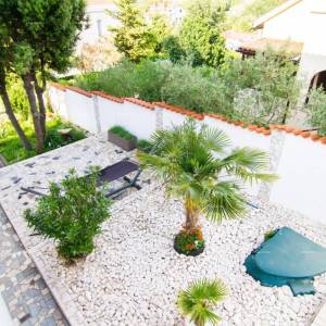 Na prodaju: Apartmanska kuća s bazenom i pogledom na more – Banjole!