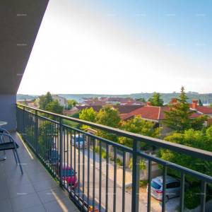 Na prodaju: Apartmanska kuća s bazenom i pogledom na more – Banjole!