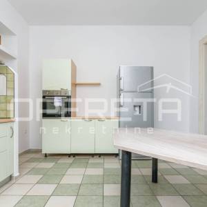 NAJAM, STAN, STROGI CENTAR, MAŽURANIĆEV TRG, 90M2