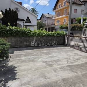 Najam, Zelenjak, trosoban stan površine 100m2 u kući, parking