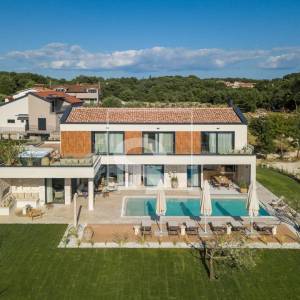 Namještena vila s 5 spavaćih soba, wellnessom, pogled more