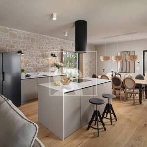 Namještena vila s 5 spavaćih soba, wellnessom, pogled more