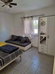 NIN- Kuća sa 4 apartmana