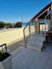 NIN- Kuća sa 4 apartmana