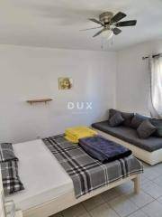 NIN- Kuća sa 4 apartmana