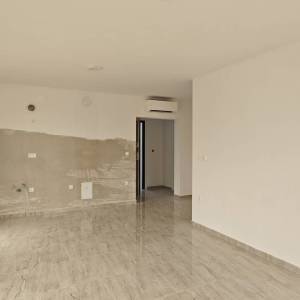 NJIVICE - Apartman u novogradnji s okućnicom i pogledom na more