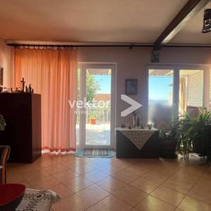 Novi Vinodolski, dva stana, 400m od mora