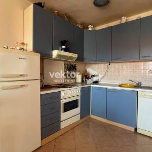 Novi Vinodolski, dva stana, 400m od mora