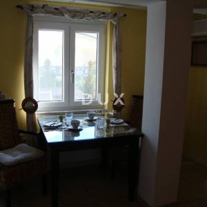 NOVI VINODOLSKI – Elegantna kuća 191 m2, 40 m udaljena od mora