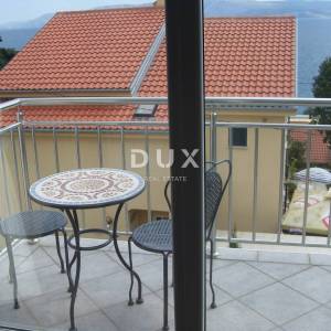 NOVI VINODOLSKI – Elegantna kuća 191 m2, 40 m udaljena od mora