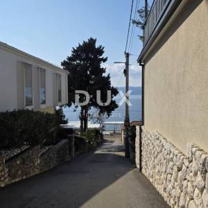 NOVI VINODOLSKI – Elegantna kuća 191 m2, 40 m udaljena od mora