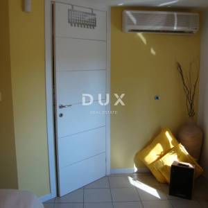 NOVI VINODOLSKI – Elegantna kuća 191 m2, 40 m udaljena od mora