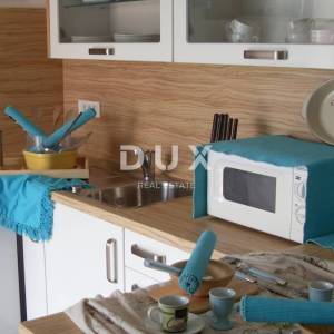 NOVI VINODOLSKI – Elegantna kuća 191 m2, 40 m udaljena od mora