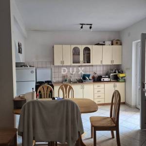 NOVI VINODOLSKI - kuća u centru grada s pogledom na more