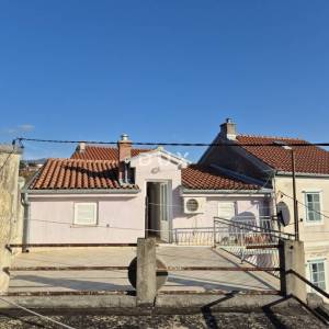 NOVI VINODOLSKI - kuća u centru grada s pogledom na more