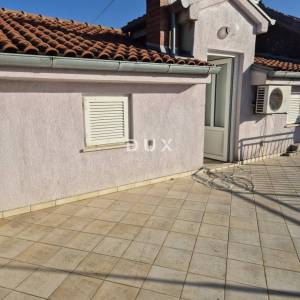 NOVI VINODOLSKI - kuća u centru grada s pogledom na more