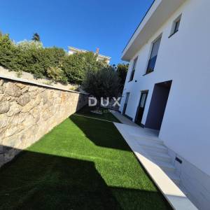 NOVI VINODOLSKI - Luksuzna vila s bazenom, pogledom na more, samo 300 m od mora