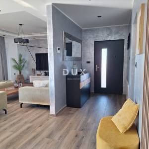 NOVI VINODOLSKI - Luksuzna vila s bazenom, pogledom na more, samo 300 m od mora