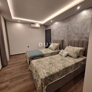 NOVI VINODOLSKI - Luksuzna vila s bazenom, pogledom na more, samo 300 m od mora
