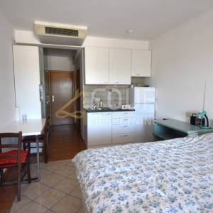 Novi Vinodolski - manji stan blizu mora! 28.02m2, garsonijera + lođa